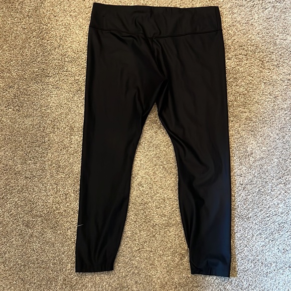 Nike Dri Fit mid rise legging - Picture 3 of 4